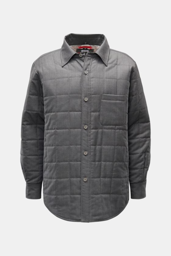 Frontansicht der Thom Browne Daunenjacke dunkelgrau meliert aus reiner Wolle mit weichem Griff, Slim Fit, leichter Daunenfüllung, Umlegekragen, Knopfleiste, Brusttasche, Sportmanschette, gerundetem Saum und kontrastfarbenem Futter. Frontansicht der Thom Browne Daunenjacke dunkelgrau meliert aus reiner Wolle mit weichem Griff, Slim Fit, leichter Daunenfüllung, Umlegekragen, Knopfleiste, Brusttasche, Sportmanschette, gerundetem Saum und kontrastfarbenem Futter.