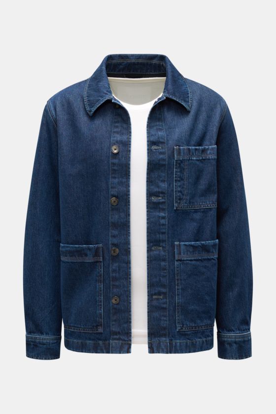Closed Denim-Overshirt 'Atelier Jacket' dunkelblau in tiefem Indigo, kastige längere Silhouette, Regular Fit, Knopfleiste, Brust- und Fronttaschen, Umlegekragen, Ärmelsaum mit Knopf, frontal fotografiert. Closed Denim-Overshirt 'Atelier Jacket' dunkelblau in tiefem Indigo, kastige längere Silhouette, Regular Fit, Knopfleiste, Brust- und Fronttaschen, Umlegekragen, Ärmelsaum mit Knopf, frontal fotografiert.