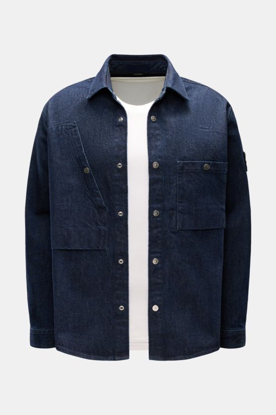 Stone Island Jeans-Overshirt 'Indigo Denim' navy in Slim Fit, aus indigogefärbtem Baumwoll-Denim mit Druckknopfleiste, Fronttaschen und Kompass-Badge, frontale Ansicht. Stone Island Jeans-Overshirt 'Indigo Denim' navy in Slim Fit, aus indigogefärbtem Baumwoll-Denim mit Druckknopfleiste, Fronttaschen und Kompass-Badge, frontale Ansicht.