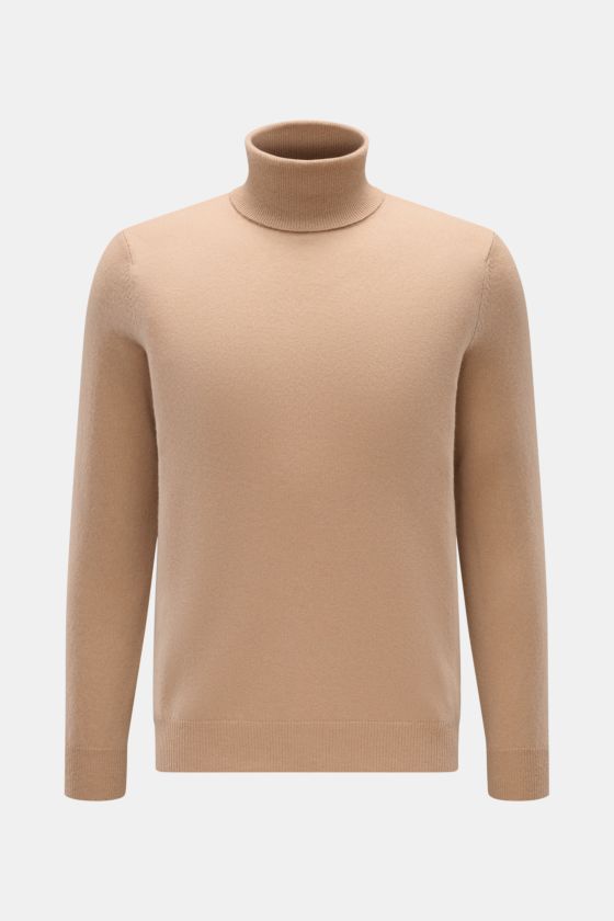 Beige FTC Cashmere Rollkragenpullover in Slim Fit, feines Strickbild, weicher Griff, Rippstrick-Kragen und Rippbündchen, frontale Perspektive. Beige FTC Cashmere Rollkragenpullover in Slim Fit, feines Strickbild, weicher Griff, Rippstrick-Kragen und Rippbündchen, frontale Perspektive.