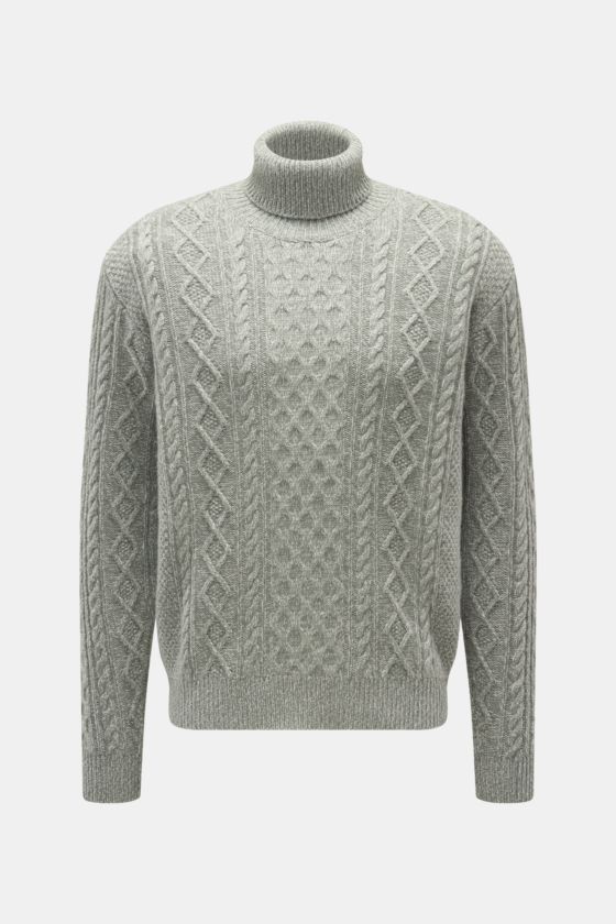 04651/ A trip in a bag Rollkragenpullover 'Mouline Cable Turtle' graugrün meliert, frontal fotografiert, voluminöses Zopfstrickmuster, Woll-Cashmere-Mix, weicher Griff, Regular Fit, Rippstrick-Rollkragen und komfortable Rippbündchen. 04651/ A trip in a bag Rollkragenpullover 'Mouline Cable Turtle' graugrün meliert, frontal fotografiert, voluminöses Zopfstrickmuster, Woll-Cashmere-Mix, weicher Griff, Regular Fit, Rippstrick-Rollkragen und komfortable Rippbündchen.