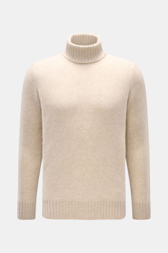 Piacenza 1733 Rollkragenpullover sand, frontale Nahaufnahme, Slim Fit, mittelfeines Strickbild, Rollkragen, weicher Griff aus Cashmere, Seide, Microfaser. Piacenza 1733 Rollkragenpullover sand, frontale Nahaufnahme, Slim Fit, mittelfeines Strickbild, Rollkragen, weicher Griff aus Cashmere, Seide, Microfaser.