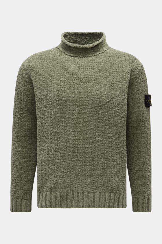 Stone Island Mock Neck Pullover 'Cotton Chenille' graugrün, grober Baumwoll-Chenille-Strick, Stehkragen, Kompass-Badge am Ärmel, frontal fotografiert. Stone Island Mock Neck Pullover 'Cotton Chenille' graugrün, grober Baumwoll-Chenille-Strick, Stehkragen, Kompass-Badge am Ärmel, frontal fotografiert.