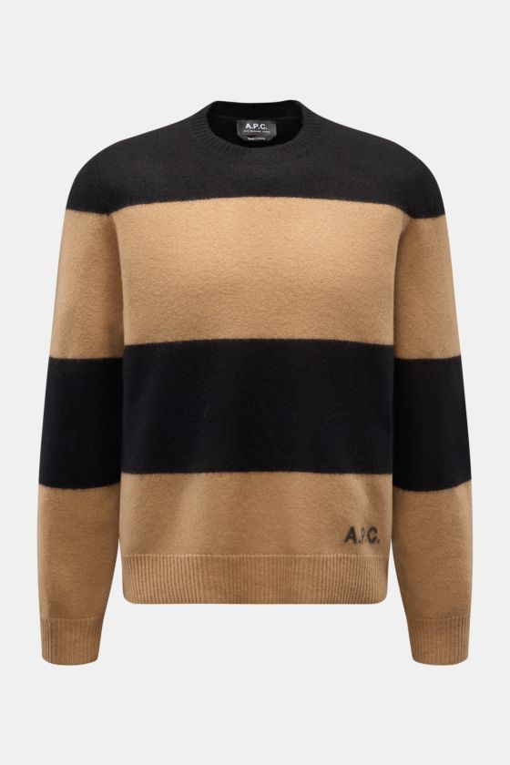 A.P.C. Rundhalspullover 'Edwardo' camel/schwarz gestreift, Slim Fit, mittelfeines Strickbild, weicher Griff, Rippbündchen, dezentem Logo, Frontansicht. A.P.C. Rundhalspullover 'Edwardo' camel/schwarz gestreift, Slim Fit, mittelfeines Strickbild, weicher Griff, Rippbündchen, dezentem Logo, Frontansicht.
