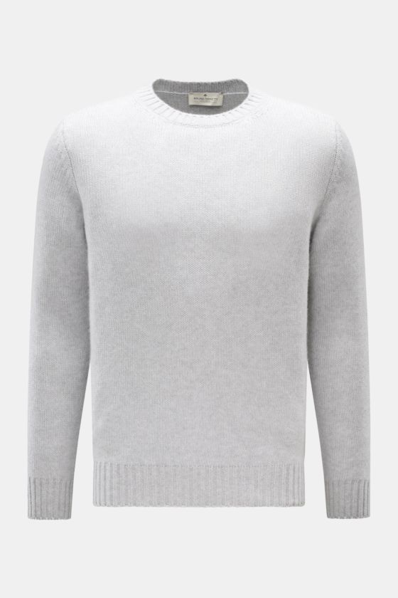 Bruno Manetti Cashmere Rundhalspullover hellgrau, Slim Fit, mittelfeines Strickbild, weicher Griff, Rippbündchen, frontal fotografiert. Bruno Manetti Cashmere Rundhalspullover hellgrau, Slim Fit, mittelfeines Strickbild, weicher Griff, Rippbündchen, frontal fotografiert.