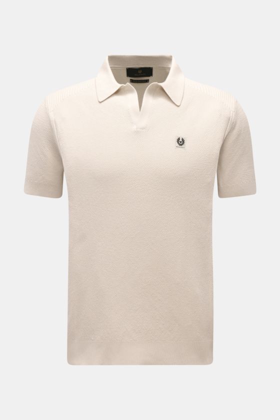 Belstaff Kurzarm-Strickpolo 'Coast' beige, frontale Aufnahme, Mix aus Seide-Baumwolle, Slim Fit, Polokragen, offene Leiste, Weblabel, Rippbündchen. Belstaff Kurzarm-Strickpolo 'Coast' beige, frontale Aufnahme, Mix aus Seide-Baumwolle, Slim Fit, Polokragen, offene Leiste, Weblabel, Rippbündchen.