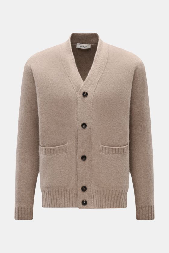 Filippo de Laurentiis Cardigan beige meliert, frontal fotografiert, 5-Knopf-Leiste, weicher Cashmere-Seide-Microfaser-Mix, Regular Fit, Taschen, Rippbündchen. Filippo de Laurentiis Cardigan beige meliert, frontal fotografiert, 5-Knopf-Leiste, weicher Cashmere-Seide-Microfaser-Mix, Regular Fit, Taschen, Rippbündchen.