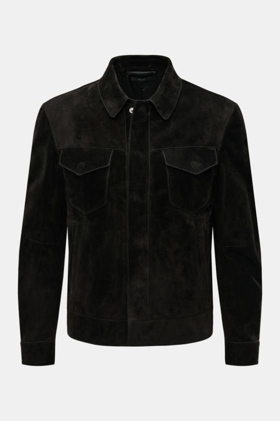 Tom Ford Velourslederjacke schwarz in Slim Fit, frontal fotografiert mit Umlegekragen, Taschen, Druckknöpfen und regulierbarem Taillenriegel. Tom Ford Velourslederjacke schwarz in Slim Fit, frontal fotografiert mit Umlegekragen, Taschen, Druckknöpfen und regulierbarem Taillenriegel.