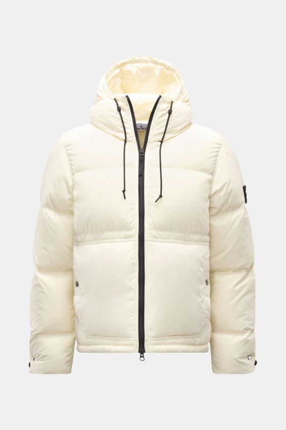 Stone Island Daunenjacke 'Matt Ripstop Cordura' creme, vorne, wasserabweisend, Slim Fit, Kapuze mit Tunnelzug, Daunenfüllung, zwei-Wege-Reißverschluss. Stone Island Daunenjacke 'Matt Ripstop Cordura' creme, vorne, wasserabweisend, Slim Fit, Kapuze mit Tunnelzug, Daunenfüllung, zwei-Wege-Reißverschluss.