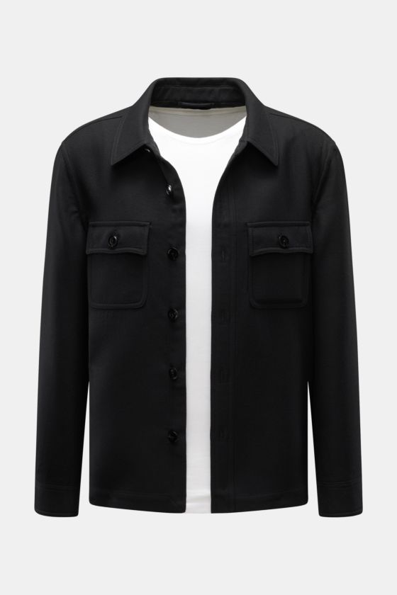 Vorderansicht der Tom Ford Jacke schwarz aus feinem Twill Wolle-Seide, Slim Fit, weicher Griff, Umlegekragen, Sechs-Knopf-Leiste, Brusttaschen mit Patte, Ärmel mit Knopf, Unconstructed Design. Vorderansicht der Tom Ford Jacke schwarz aus feinem Twill Wolle-Seide, Slim Fit, weicher Griff, Umlegekragen, Sechs-Knopf-Leiste, Brusttaschen mit Patte, Ärmel mit Knopf, Unconstructed Design.