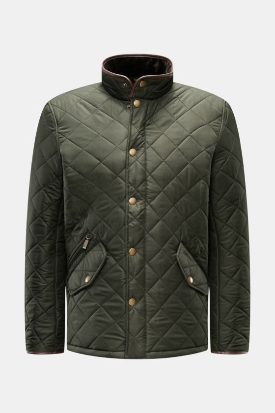 Barbour Steppjacke 'Powell Quilt' dunkelgrün, Slim Fit, mit Microfaser, leichter Wattierung, Fleecefutter, Stehkragen, Taschen, Lederimitat, frontal. Barbour Steppjacke 'Powell Quilt' dunkelgrün, Slim Fit, mit Microfaser, leichter Wattierung, Fleecefutter, Stehkragen, Taschen, Lederimitat, frontal.