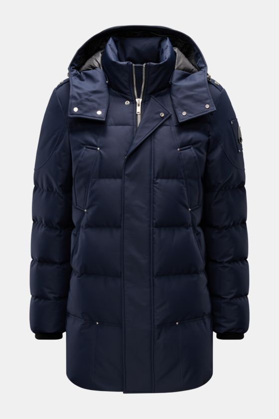 Moose Knuckles Daunenparka 'Cloud Parka' navy, frontal, Slim Fit, wasserabweisend, mit Kapuze, Windblende, Daunenfüllung, Taschen, Reißverschlüssen, hochwertiger Microfaser. Moose Knuckles Daunenparka 'Cloud Parka' navy, frontal, Slim Fit, wasserabweisend, mit Kapuze, Windblende, Daunenfüllung, Taschen, Reißverschlüssen, hochwertiger Microfaser.