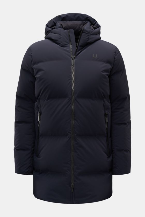 UBR Daunenjacke 'Titan' dark navy, frontale Aufnahme, gesteppte, wasserdichte Microfaser mit Daunenfüllung, Kapuze, Reißverschlusstaschen, atmungsaktiv, Regular Fit. UBR Daunenjacke 'Titan' dark navy, frontale Aufnahme, gesteppte, wasserdichte Microfaser mit Daunenfüllung, Kapuze, Reißverschlusstaschen, atmungsaktiv, Regular Fit.