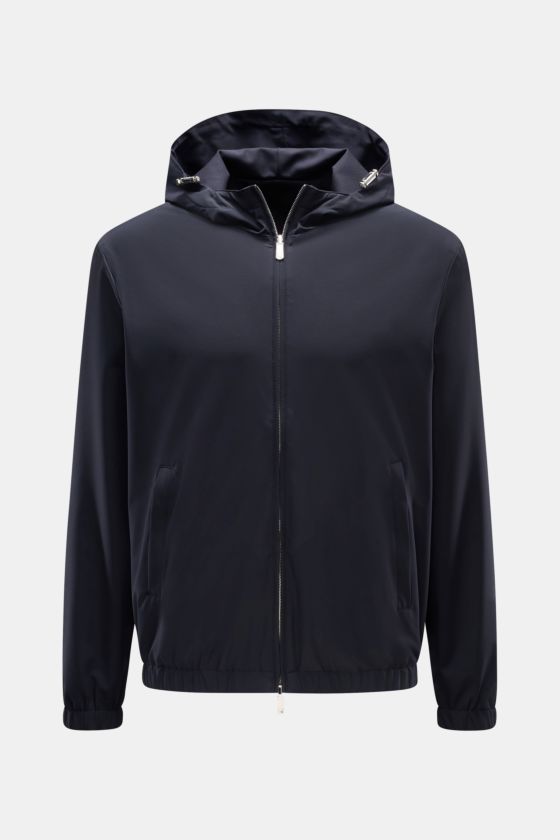 Marco Pescarolo Wende-Blouson 'Macan' navy, frontal fotografiert, Kapuzenblouson aus elastischer Schurwolle, Slim Fit, wendbar, mit verdecktem Zwei-Wege-Reißverschluss und Zipper-Taschen. Marco Pescarolo Wende-Blouson 'Macan' navy, frontal fotografiert, Kapuzenblouson aus elastischer Schurwolle, Slim Fit, wendbar, mit verdecktem Zwei-Wege-Reißverschluss und Zipper-Taschen.