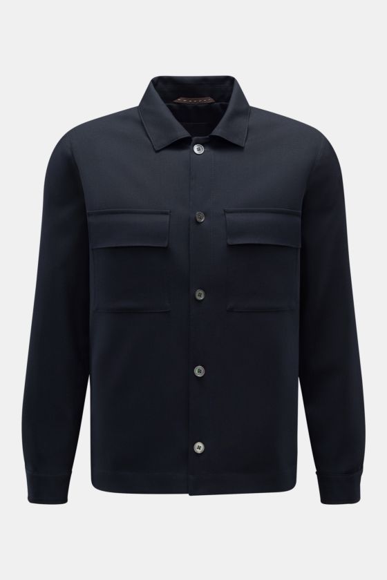 Windsor Jacke 'Lavoro' navy, frontale Ansicht, ungefüttert aus reiner Schurwolle, Regular Fit, Aufgesetzte Brusttaschen mit Patte, Fünf-Knopf-Leiste, Umlegekragen, leichte Qualität. Windsor Jacke 'Lavoro' navy, frontale Ansicht, ungefüttert aus reiner Schurwolle, Regular Fit, Aufgesetzte Brusttaschen mit Patte, Fünf-Knopf-Leiste, Umlegekragen, leichte Qualität.