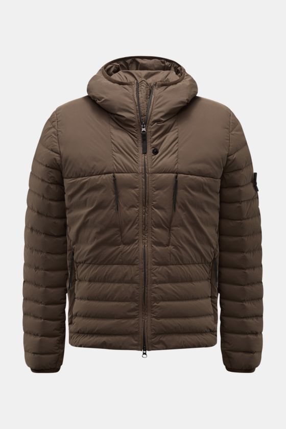 Stone Island Daunenjacke 'Seamless Tunnel Nylon Down-TC' braun, frontale Ansicht, wasserabweisend, leicht, Slim Fit, Kapuze, Daunenfüllung, Kompass-Badge. Stone Island Daunenjacke 'Seamless Tunnel Nylon Down-TC' braun, frontale Ansicht, wasserabweisend, leicht, Slim Fit, Kapuze, Daunenfüllung, Kompass-Badge.