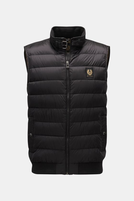 Belstaff Daunenweste 'Circuit' schwarz, Slim Fit, wasserabweisend, mit Metallreißverschluss, Stehkragen, Druckknopf-Fronttaschen, aus Microfaser, von vorne fotografiert. Belstaff Daunenweste 'Circuit' schwarz, Slim Fit, wasserabweisend, mit Metallreißverschluss, Stehkragen, Druckknopf-Fronttaschen, aus Microfaser, von vorne fotografiert.