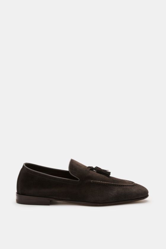 Brunello Cucinelli Tassel Loafer dunkelbraun aus samtigem Veloursleder, seitliche Ansicht, schmale Silhouette, Tassel, Goodyear-welted, Lederfutter, flexible Ledersohle. Brunello Cucinelli Tassel Loafer dunkelbraun aus samtigem Veloursleder, seitliche Ansicht, schmale Silhouette, Tassel, Goodyear-welted, Lederfutter, flexible Ledersohle.