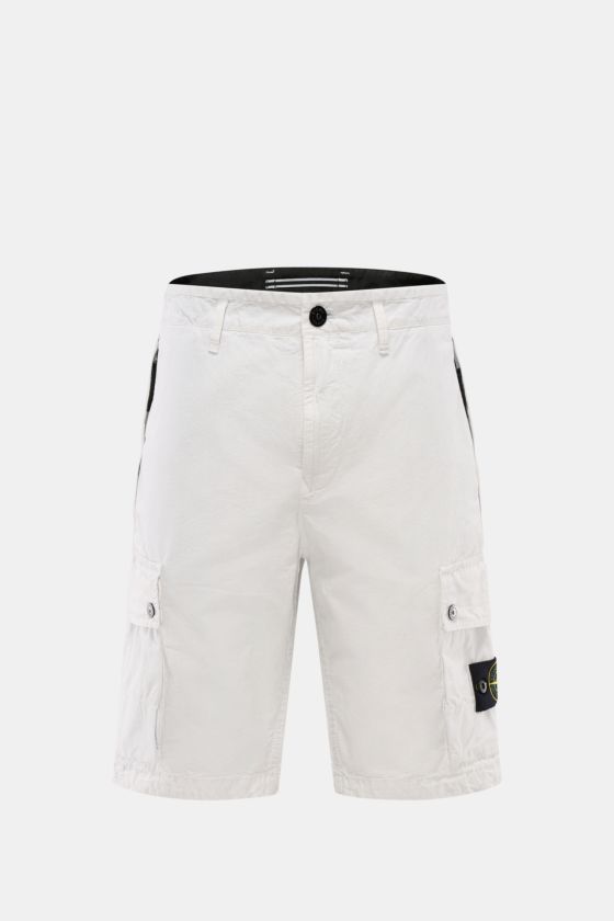 Stone Island Cargo-Bermudas hellgrau, frontale Nahaufnahme, reine Baumwolle, Regular Fit, Cargotaschen mit Druckknöpfen, Kompass-Badge. Stone Island Cargo-Bermudas hellgrau, frontale Nahaufnahme, reine Baumwolle, Regular Fit, Cargotaschen mit Druckknöpfen, Kompass-Badge.