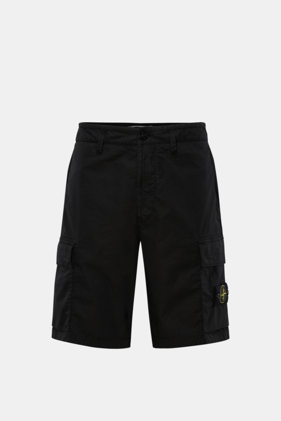 Stone Island Cargo-Shorts schwarz, frontale Ansicht, leichte Baumwolle, Regular Fit, hohe Bundhöhe, Cargotaschen mit Druckknöpfen, Kompass-Badge. Stone Island Cargo-Shorts schwarz, frontale Ansicht, leichte Baumwolle, Regular Fit, hohe Bundhöhe, Cargotaschen mit Druckknöpfen, Kompass-Badge.