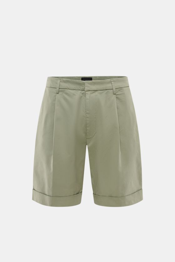 Dondup Shorts 'Ethan' graugrün, frontale Nahaufnahme, Regular Fit, leichte Baumwolle, Bundfalte, Saumaufschlag, französische Taschen, Metall-Initial. Dondup Shorts 'Ethan' graugrün, frontale Nahaufnahme, Regular Fit, leichte Baumwolle, Bundfalte, Saumaufschlag, französische Taschen, Metall-Initial.