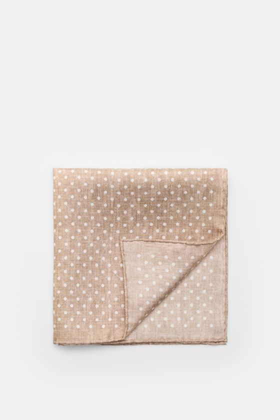 Rosi Collection Seiden-Einstecktuch 'Silk' beige/weiß gepunktet, reine Seide, softer Griff, rollierte Kanten, Made in Italy, ca. 31x31 cm, Draufsicht. Rosi Collection Seiden-Einstecktuch 'Silk' beige/weiß gepunktet, reine Seide, softer Griff, rollierte Kanten, Made in Italy, ca. 31x31 cm, Draufsicht.