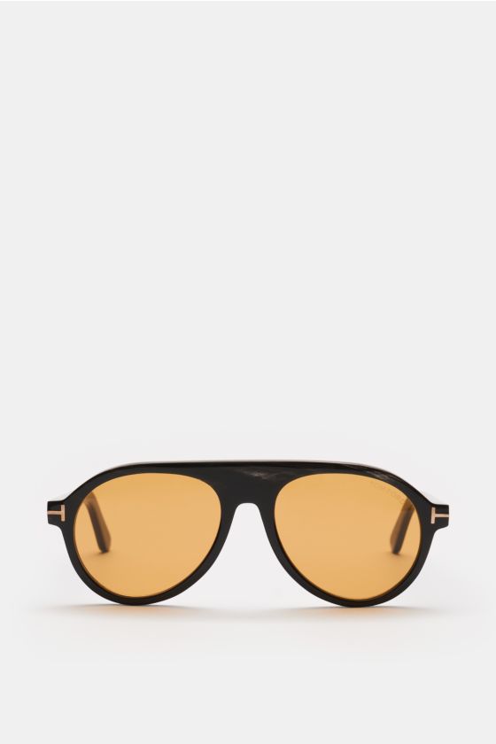 Tom Ford Horn-Sonnenbrille 'Private Collection' anthrazit gemustert/gelb, frontal fotografiert, moderner Aviator-Stil mit gelben Kunststoffgläsern. Tom Ford Horn-Sonnenbrille 'Private Collection' anthrazit gemustert/gelb, frontal fotografiert, moderner Aviator-Stil mit gelben Kunststoffgläsern.