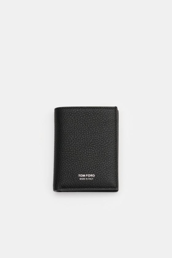 Tom Ford Portemonnaie schwarz aus edlem, markant genarbtem Kalbleder mit silberner Logo-Prägung, frontal, kompakt und minimalistisch. Tom Ford Portemonnaie schwarz aus edlem, markant genarbtem Kalbleder mit silberner Logo-Prägung, frontal, kompakt und minimalistisch.
