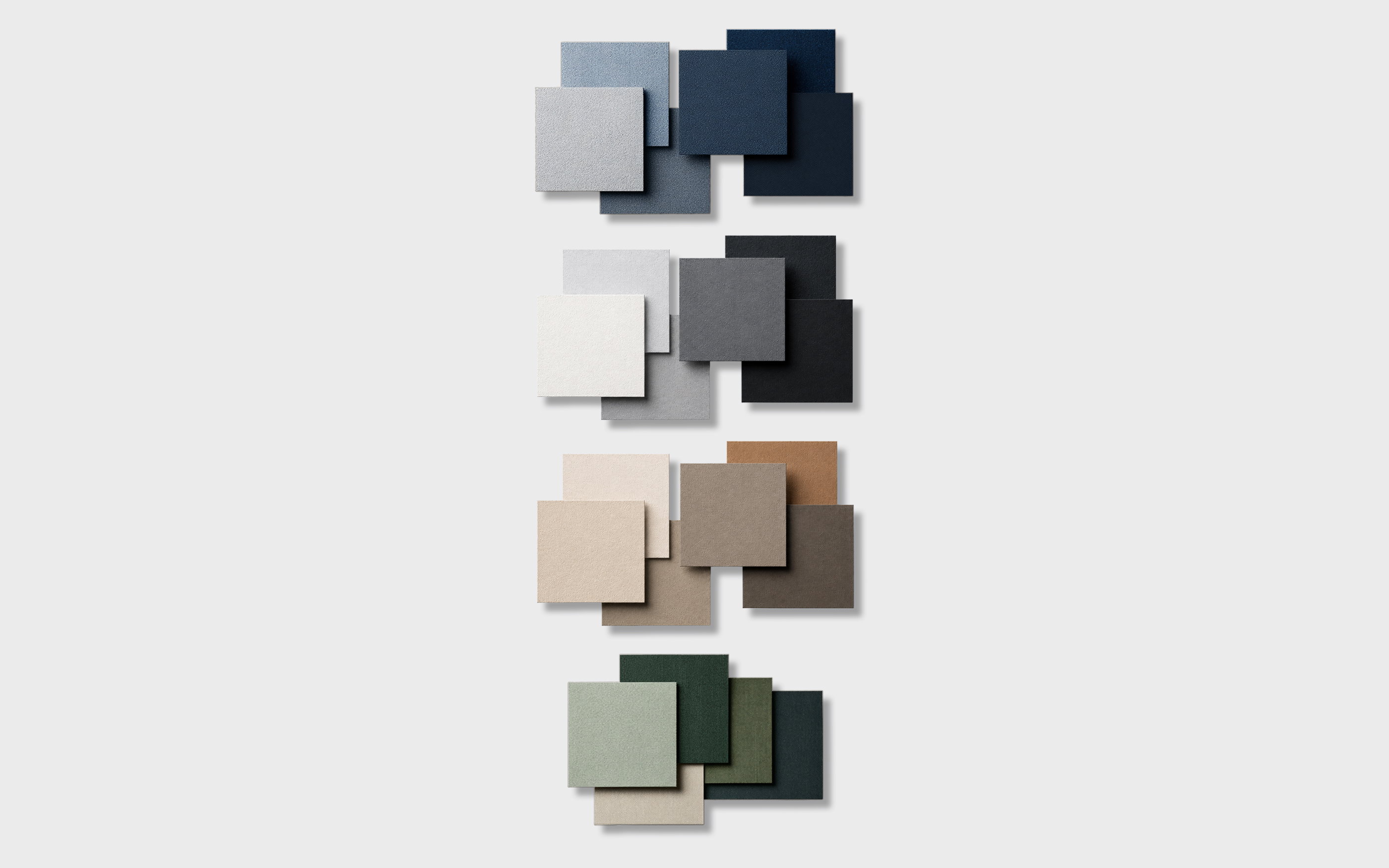 Vier Reihen mit je fünf bis sechs quadratischen Stoffmustern in verschiedenen monochromen Farbtönen wie Blau, Grau, Creme, Braun und Grün.
